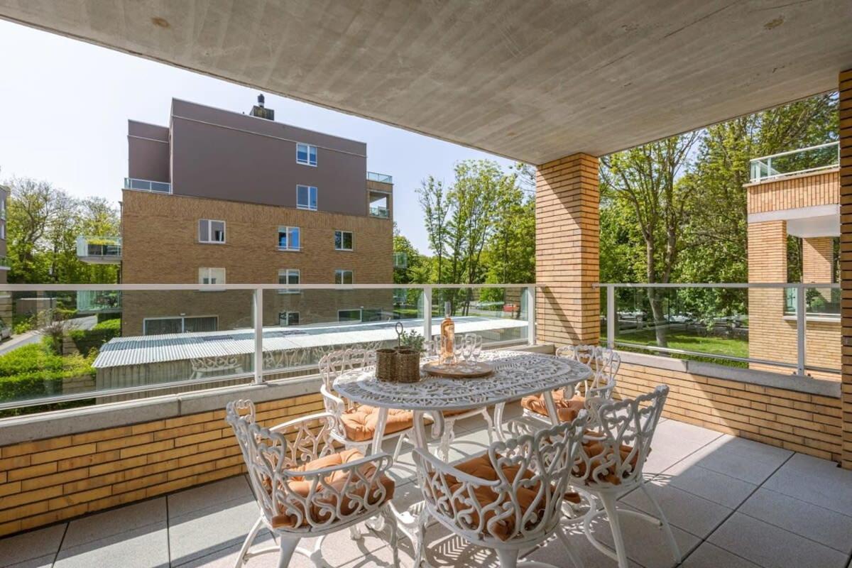 Huswell - A Luminous Apartment Near The Marina Остенде Экстерьер фото